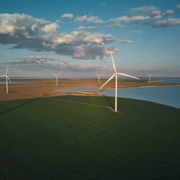 solutions environnementales wind turbines and agriculture field